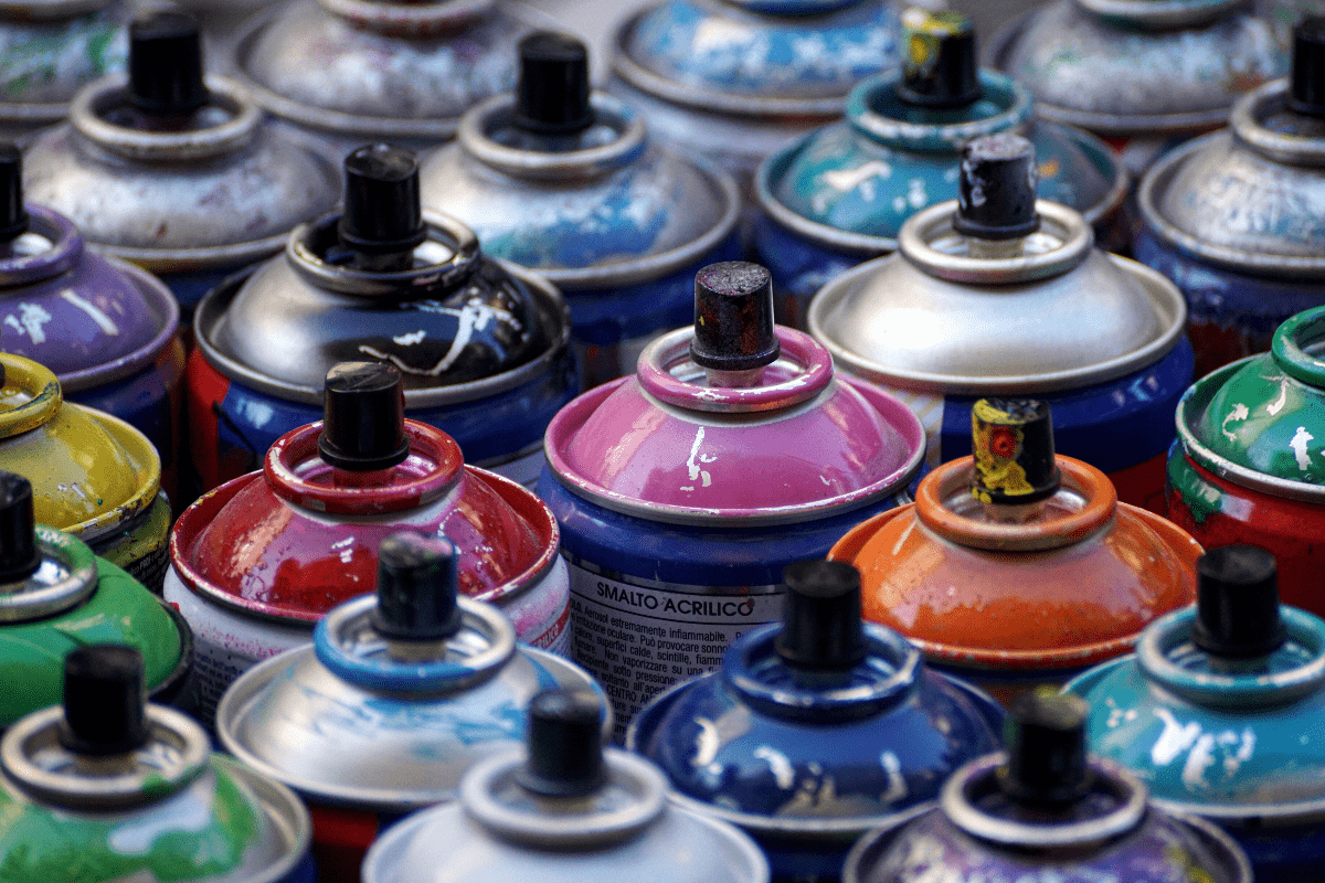 Bombes de peintures supports adaptés et précautions pour un rendu durable