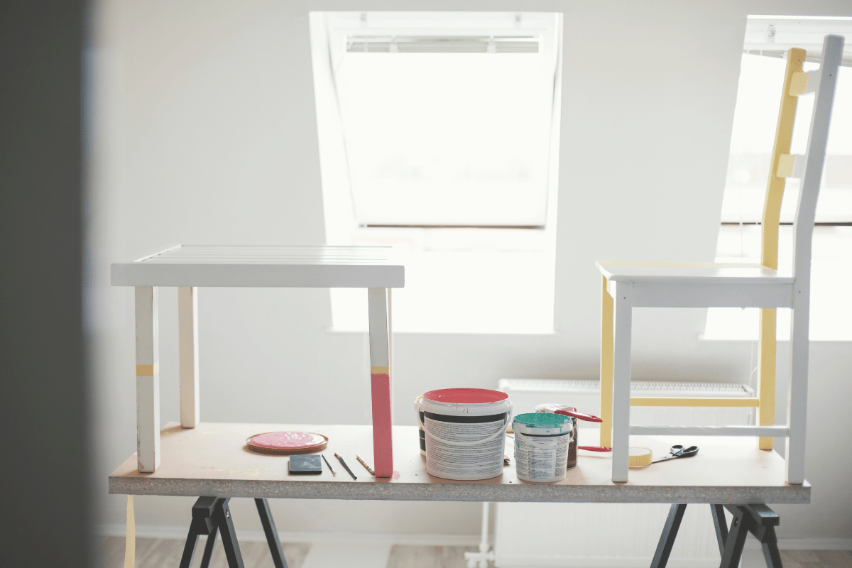 Peindre son mobilier intérieur quelles solutions face à l’usure du temps